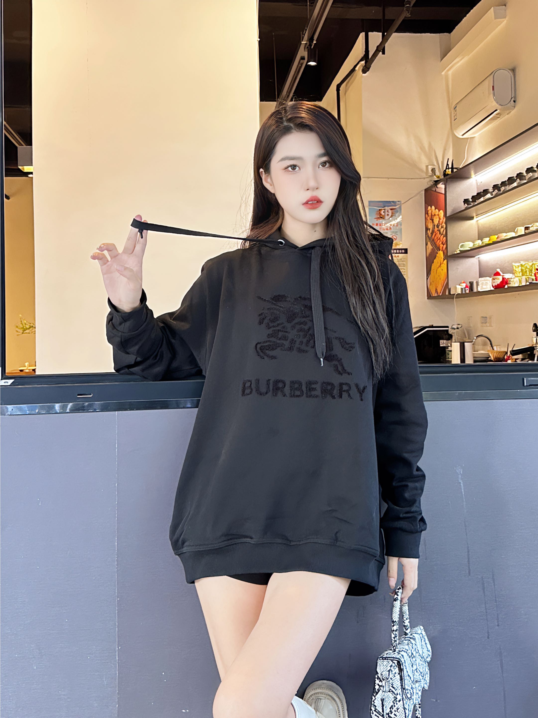 Clothes Burberry 821 - vstockx