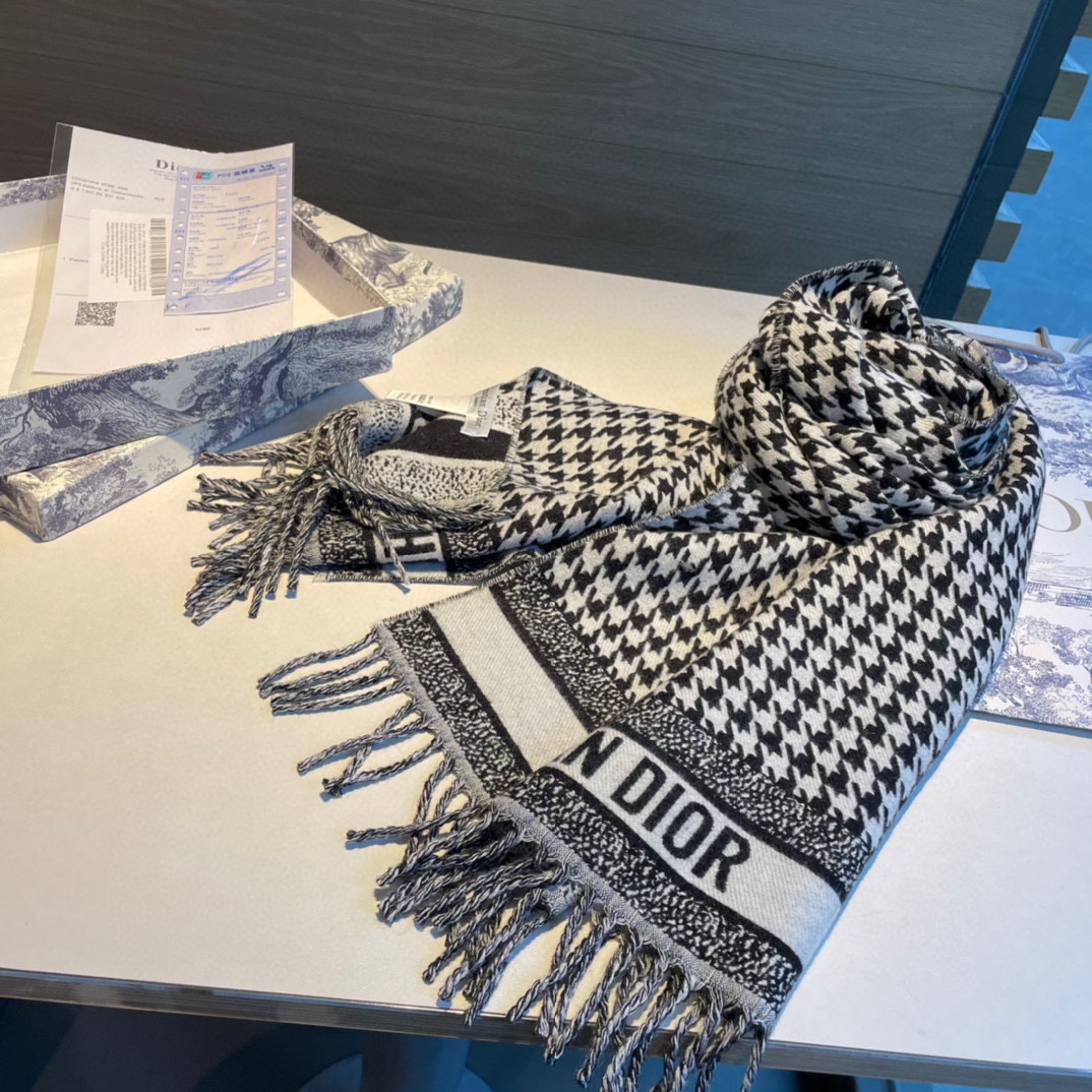 Streetwear Scarf Dior 329019 SIZE:50*200cm - vstockx
