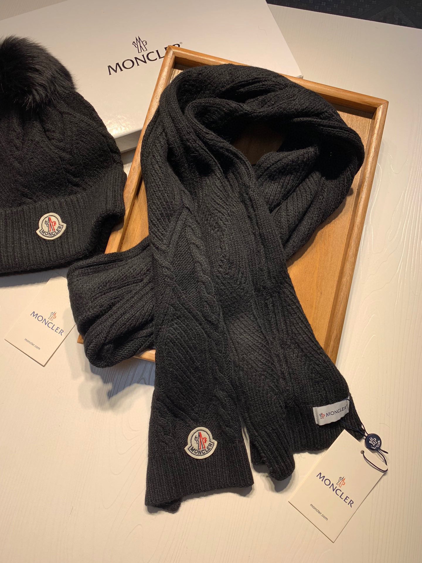 Hat & Scarf Moncler 2 - vstockx