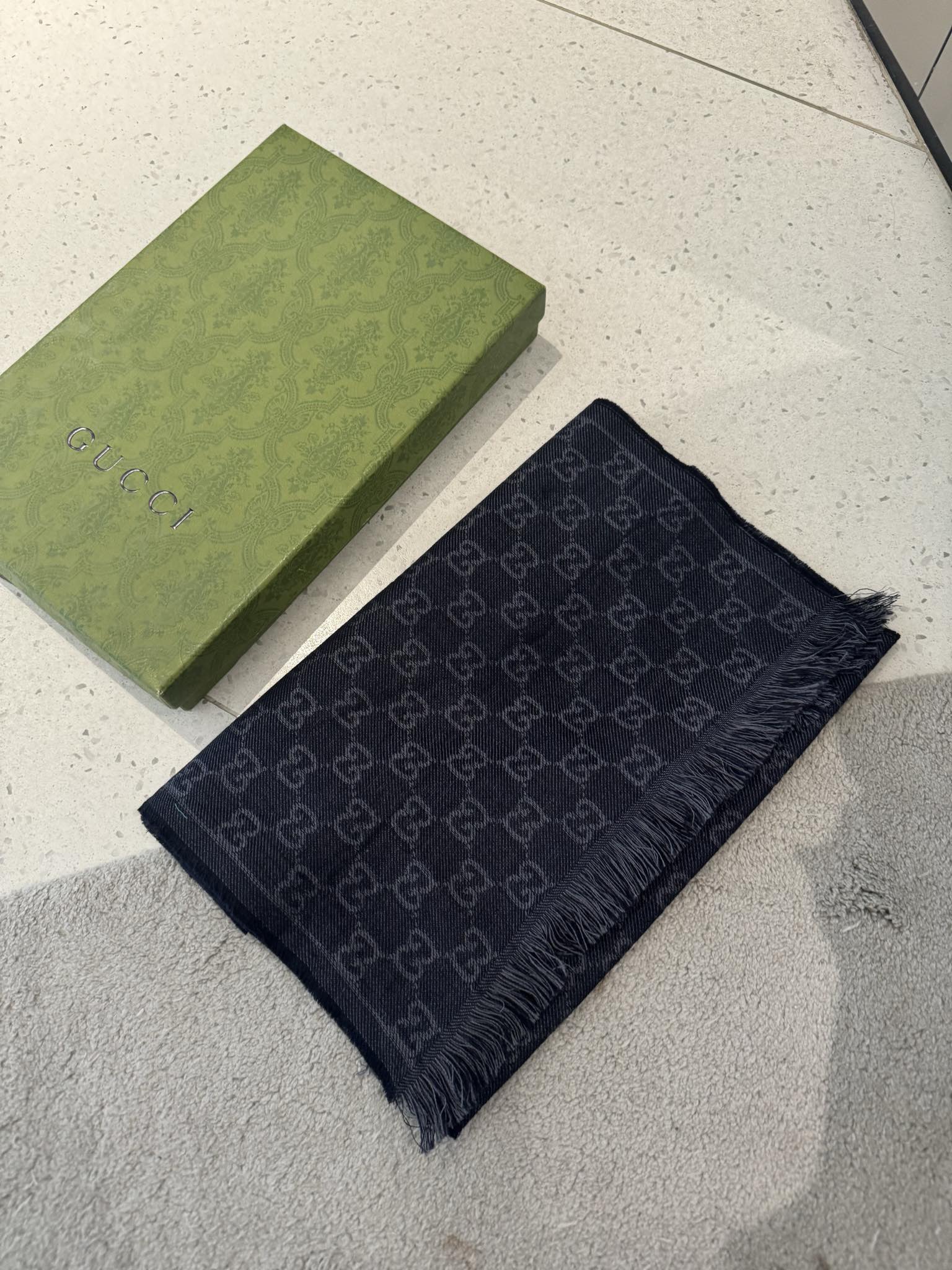 Streetwear Scarf GUCCI 328959 SIZE:55x190cm - vstockx