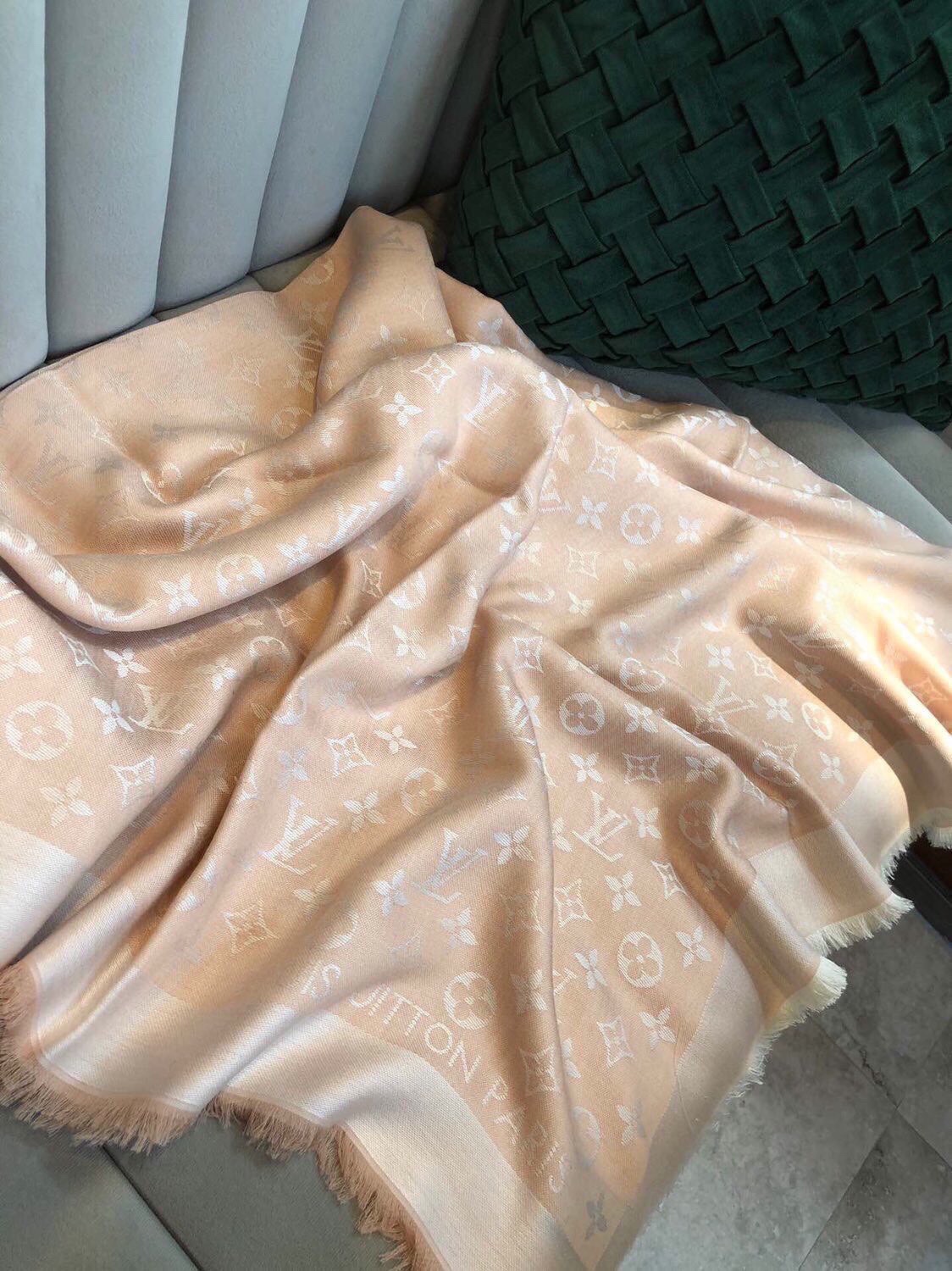 Streetwear Scarf LV 328942 SIZE:140*140cm - vstockx