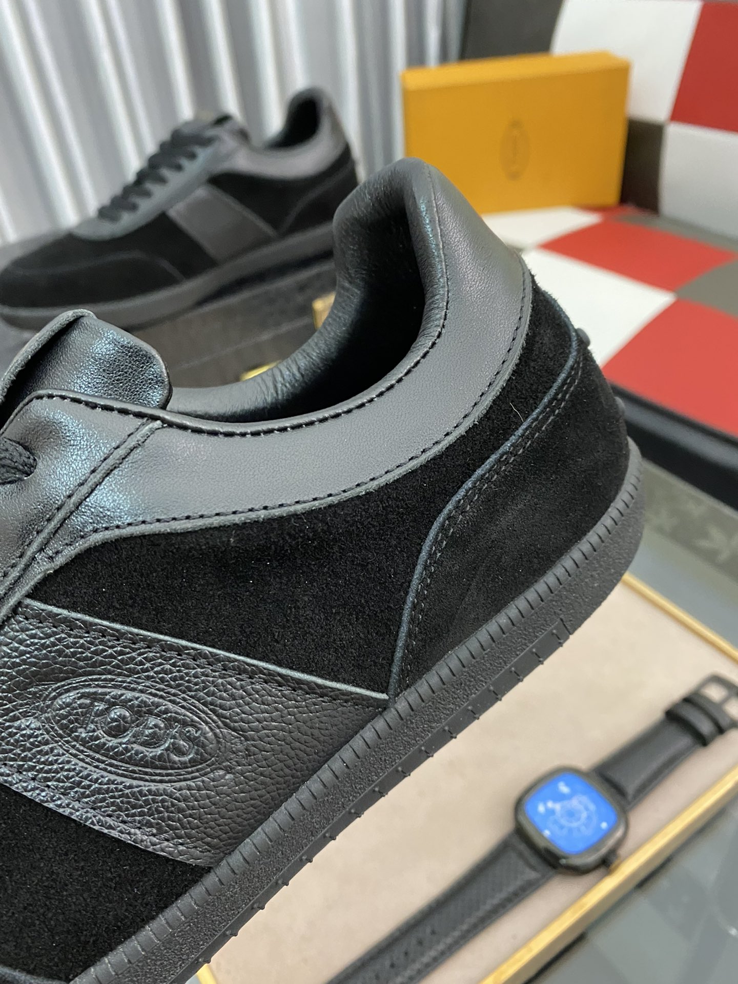 TOD'S Tabs Sneaker 1 - vstockx