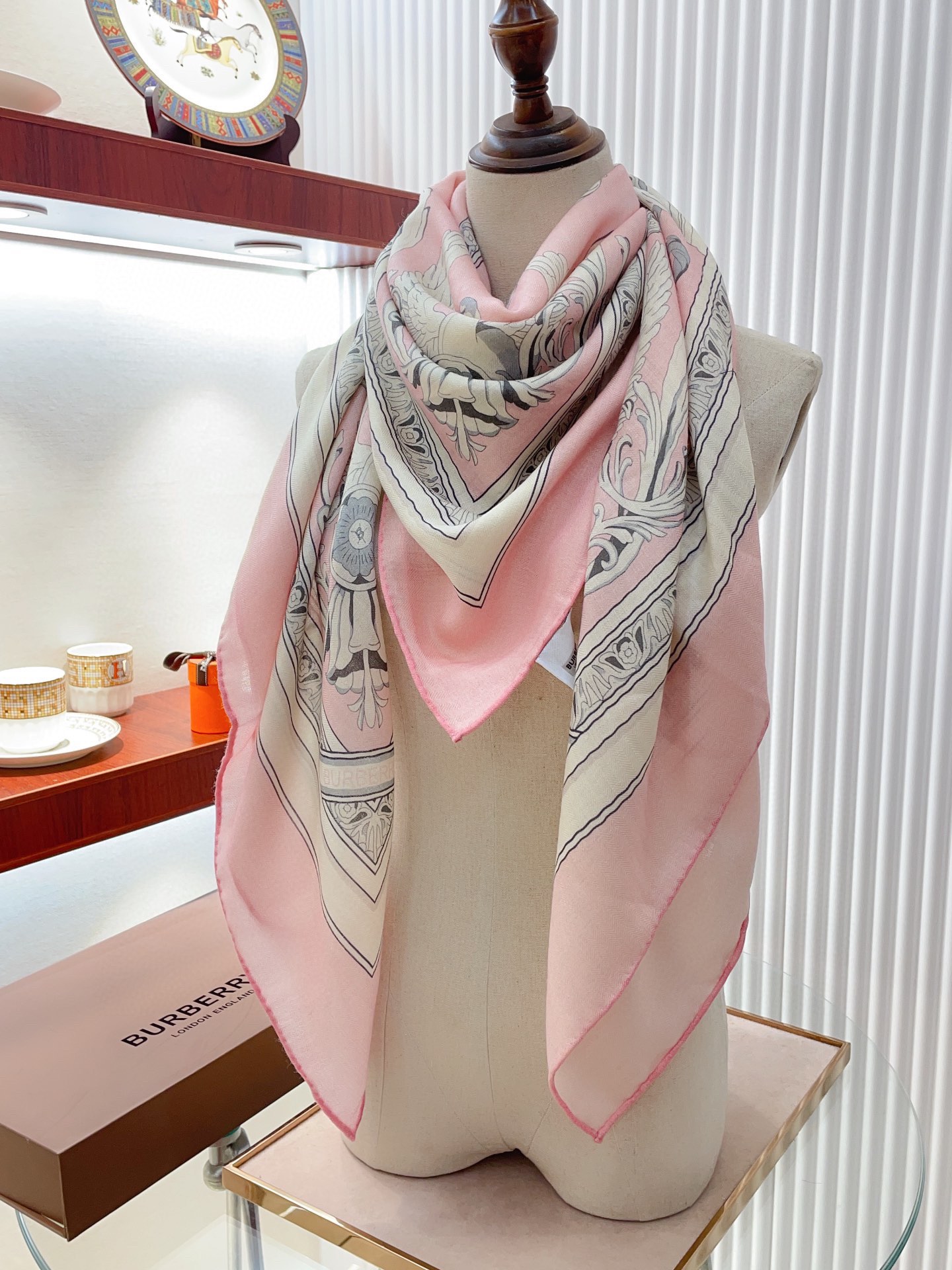 Streetwear Scarf BURBERRY 328740 SIZE:140cm*140cm - vstockx