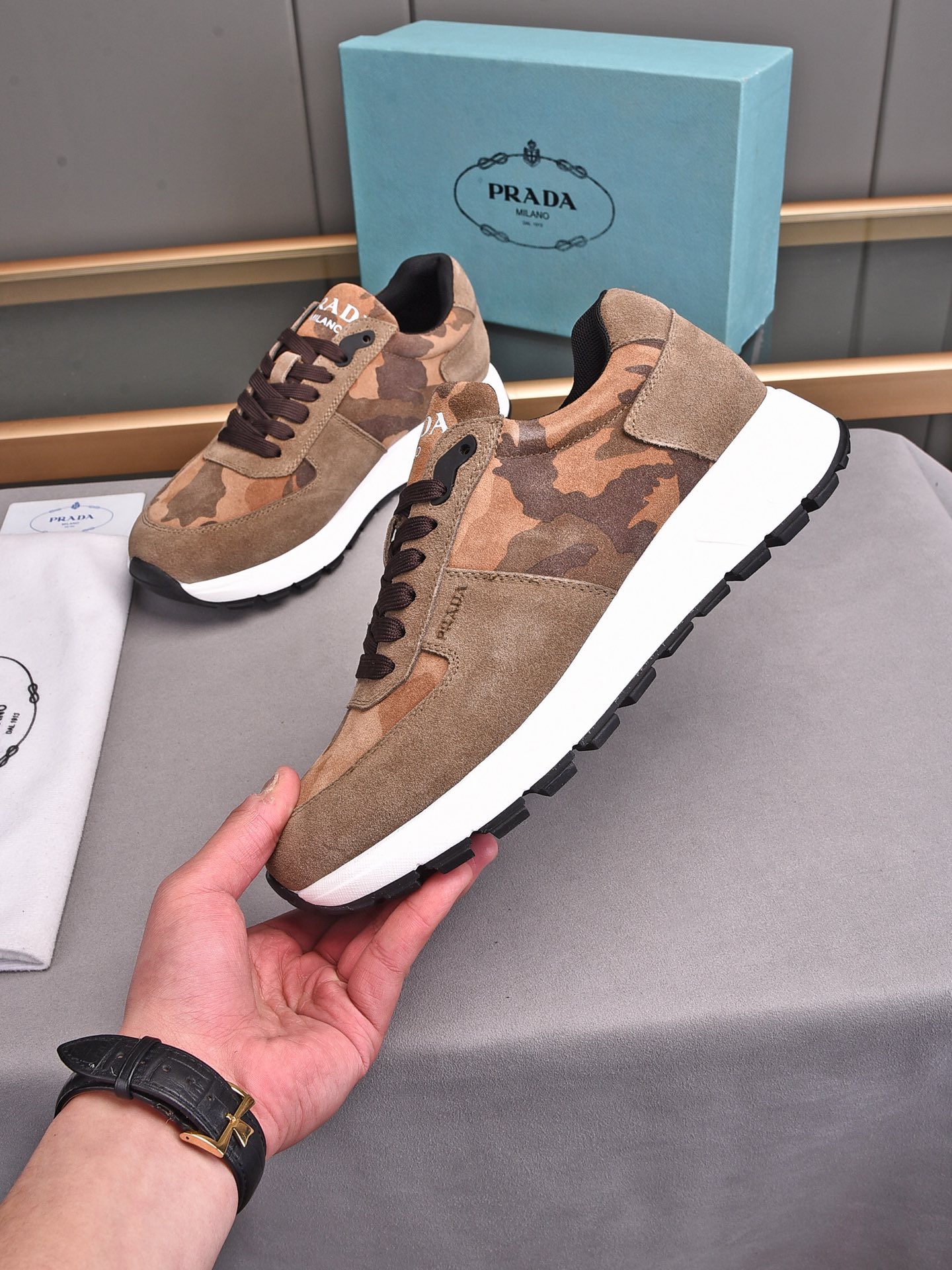 Prada Low Top sneaker 32 - vstockx