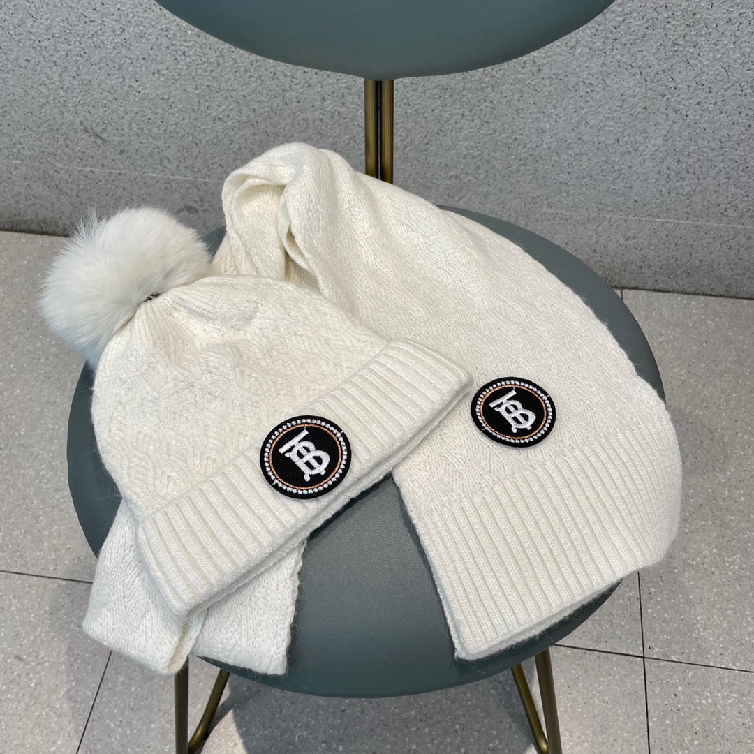 Hat & Scarf Burberry 2 - vstockx