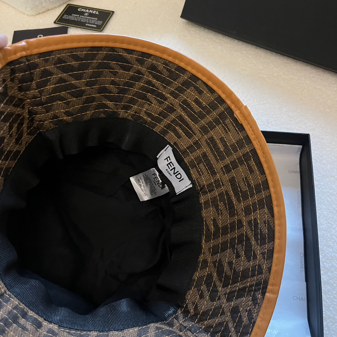 Streetwear Hat Fendi 329197 - vstockx