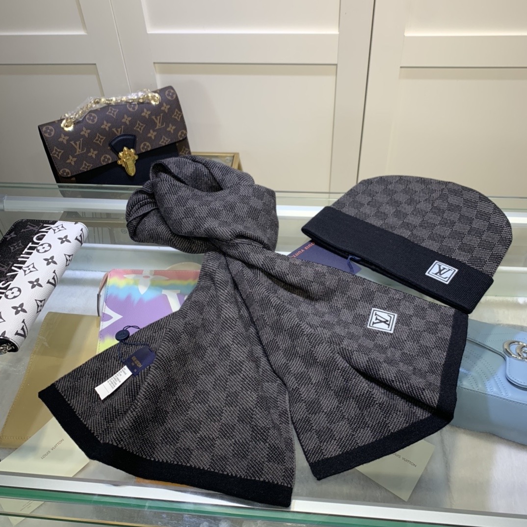 Hat & Scarf Louis Vuitton 1 - vstockx