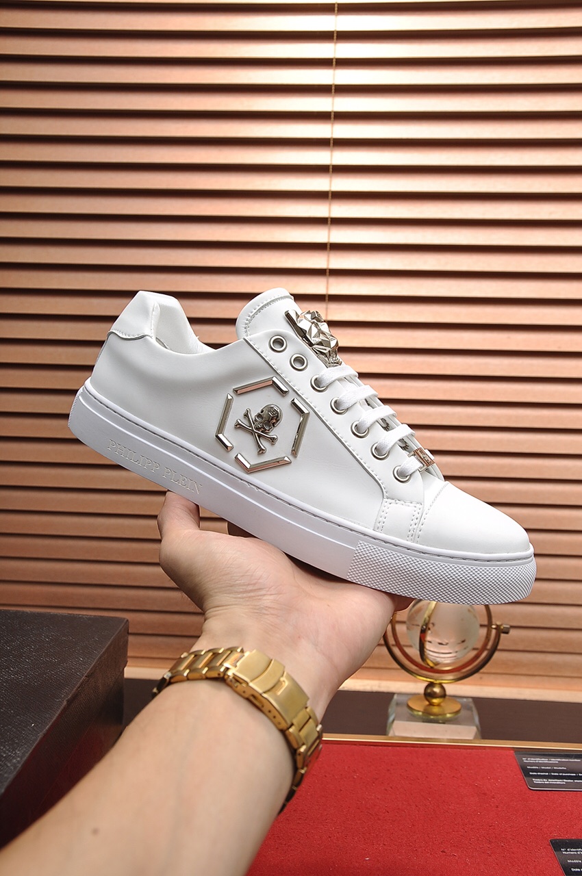 Philipp Plein Low Top Sneakers 14 - vstockx