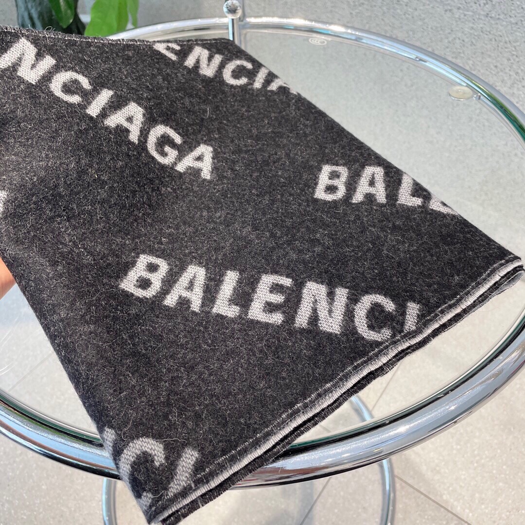 Streetwear Scarf BURBERRY 329064 size�?2*180cm - vstockx