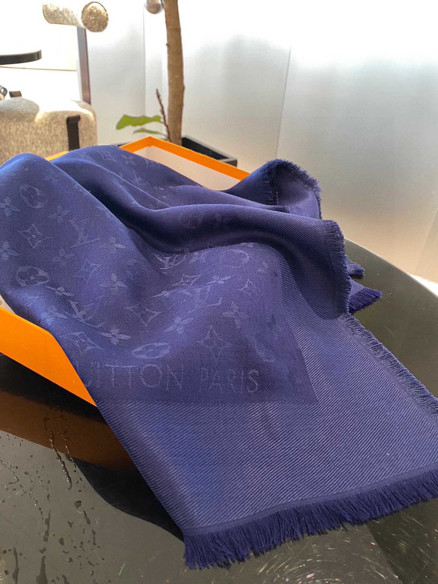 Streetwear Scarf LV 328938 SIZE:140*140cm - vstockx