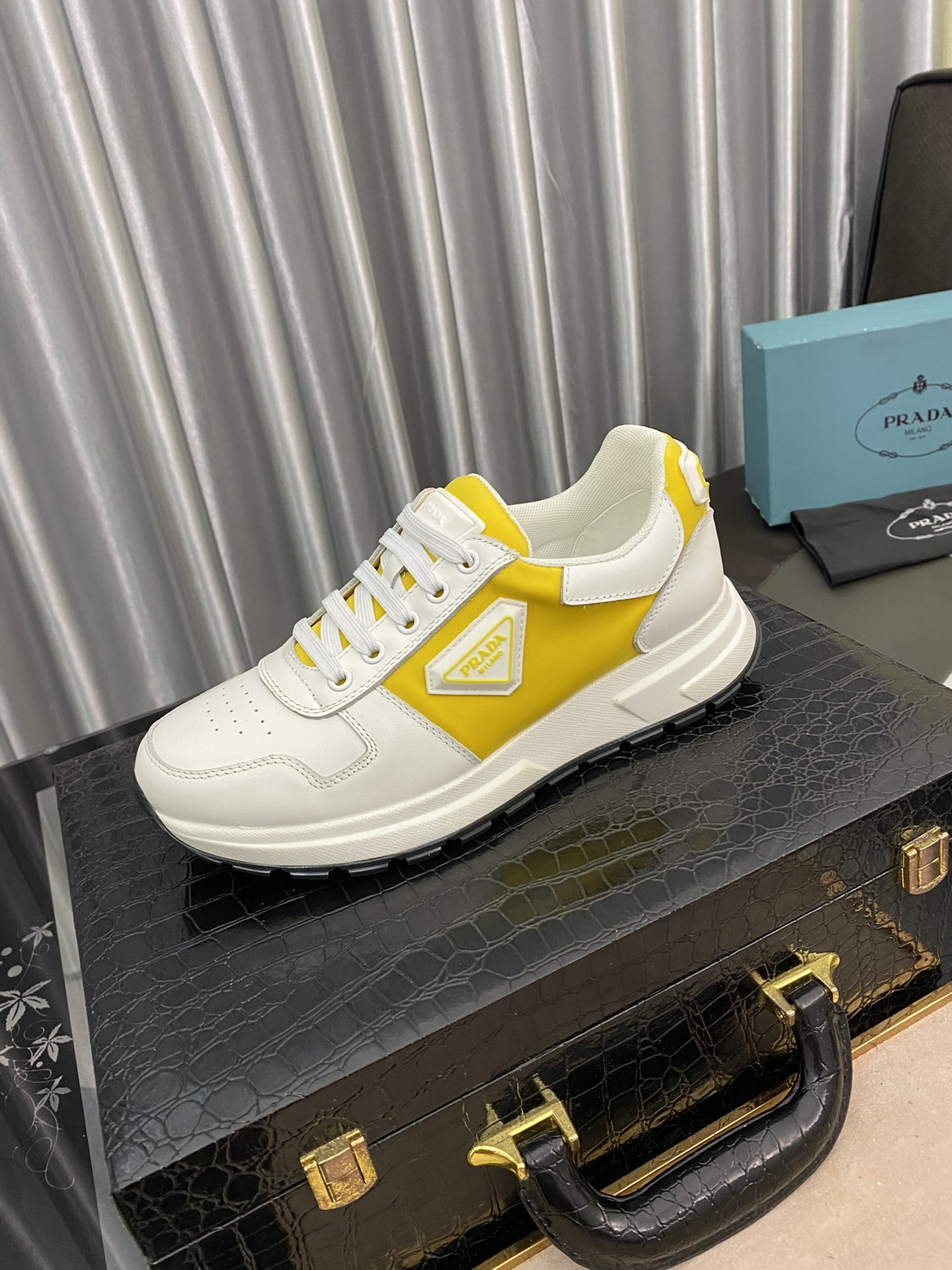 Prada Low Top sneaker 9 - vstockx