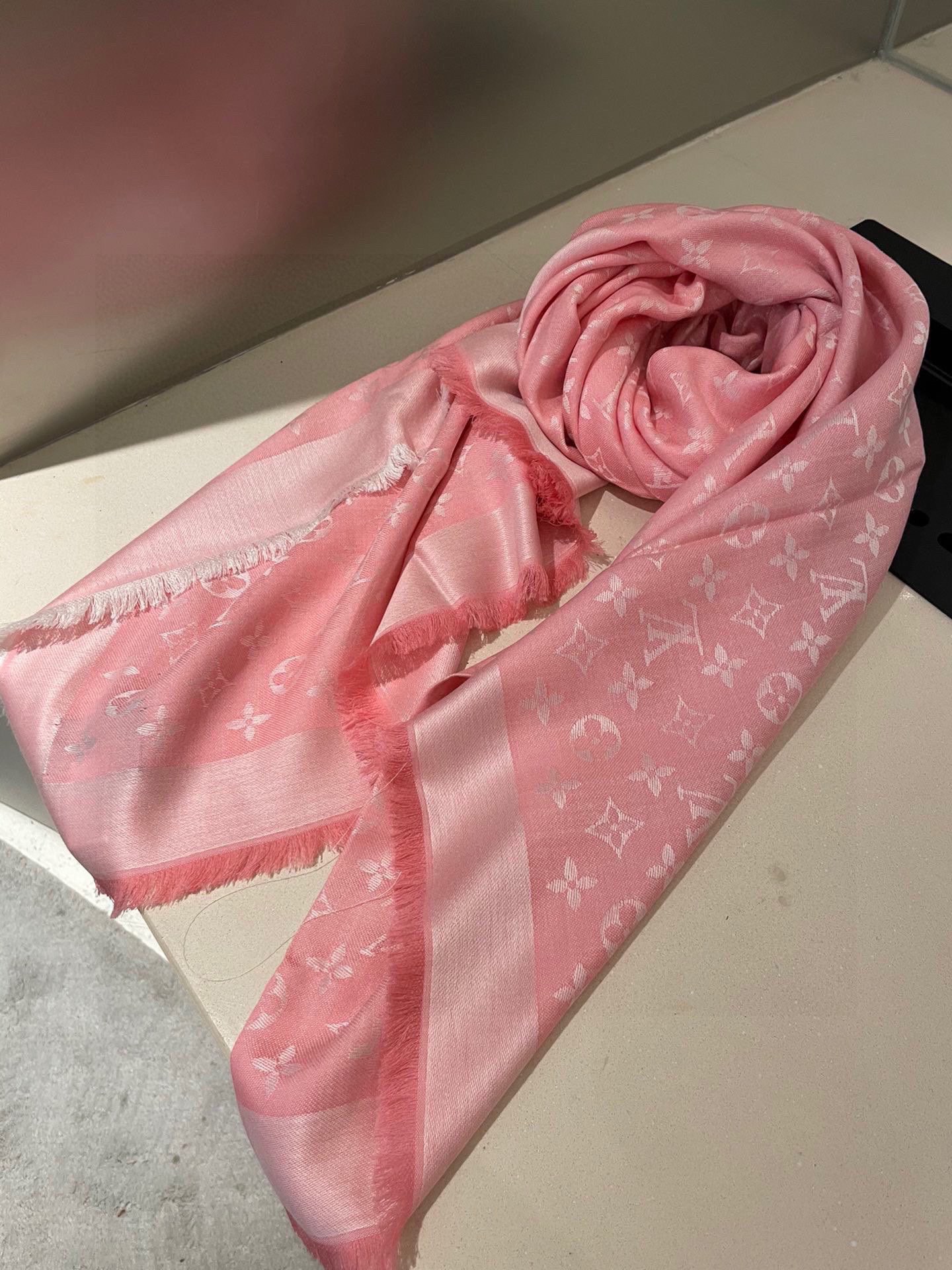 Streetwear Scarf LV 328940 SIZE:65*185cm - vstockx