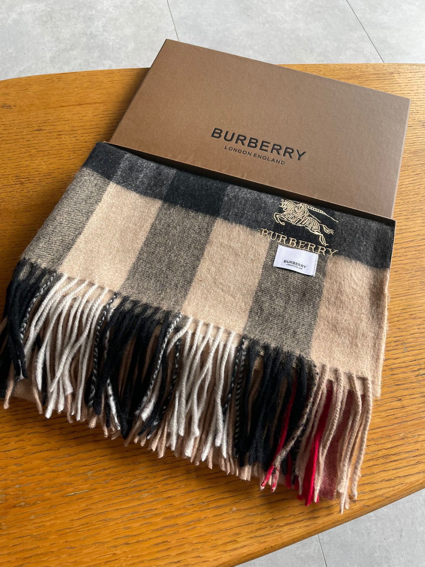 Streetwear Scarf Burberry 329083 size:70*200cm - vstockx