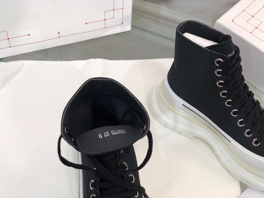 Alexander McQueen Tread Slick Lace Up Boot Black White (W) - vstockx