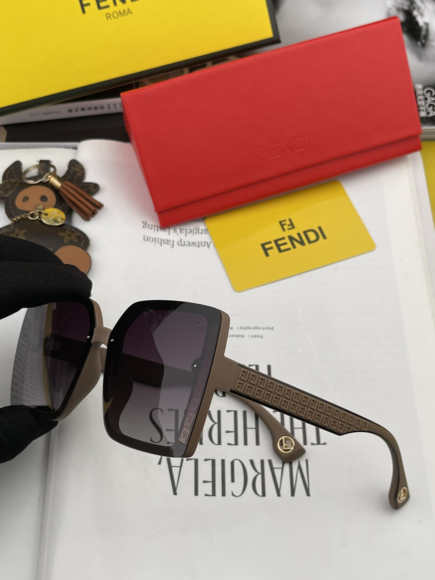 Sunglasses Fendi FD1970 - vstockx