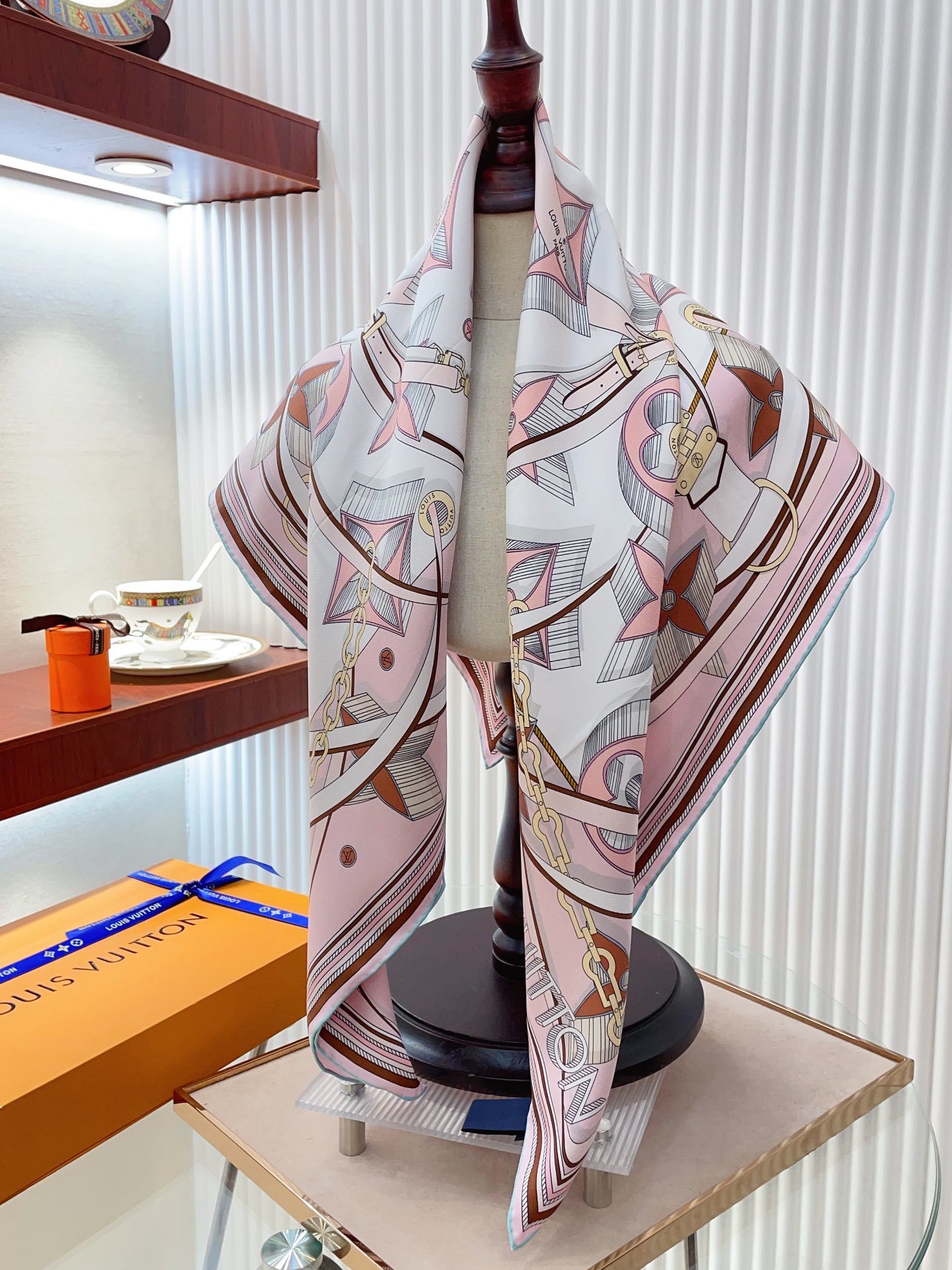 Streetwear Scarf LV 328783 SIZE:90cm*90cm - vstockx