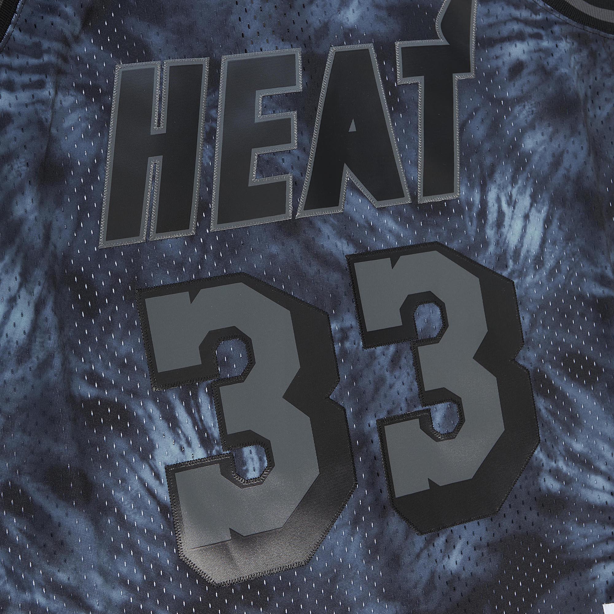 Alonzo Mourning Miami Heat Mitchell & Ness Hardwood Classics 1996/97 Tie-Dye Swingman Jersey - Black - vstockx