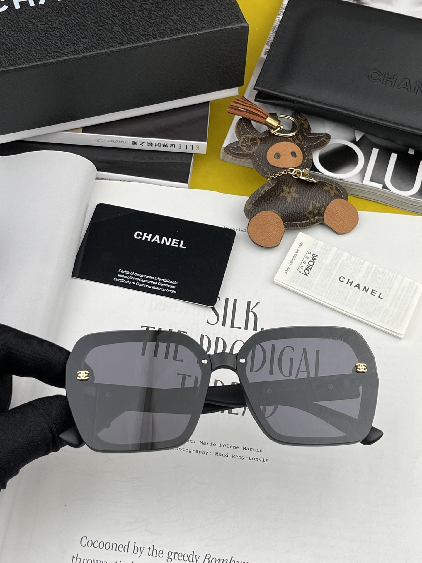 Sunglasses Chanel CH1598 - vstockx