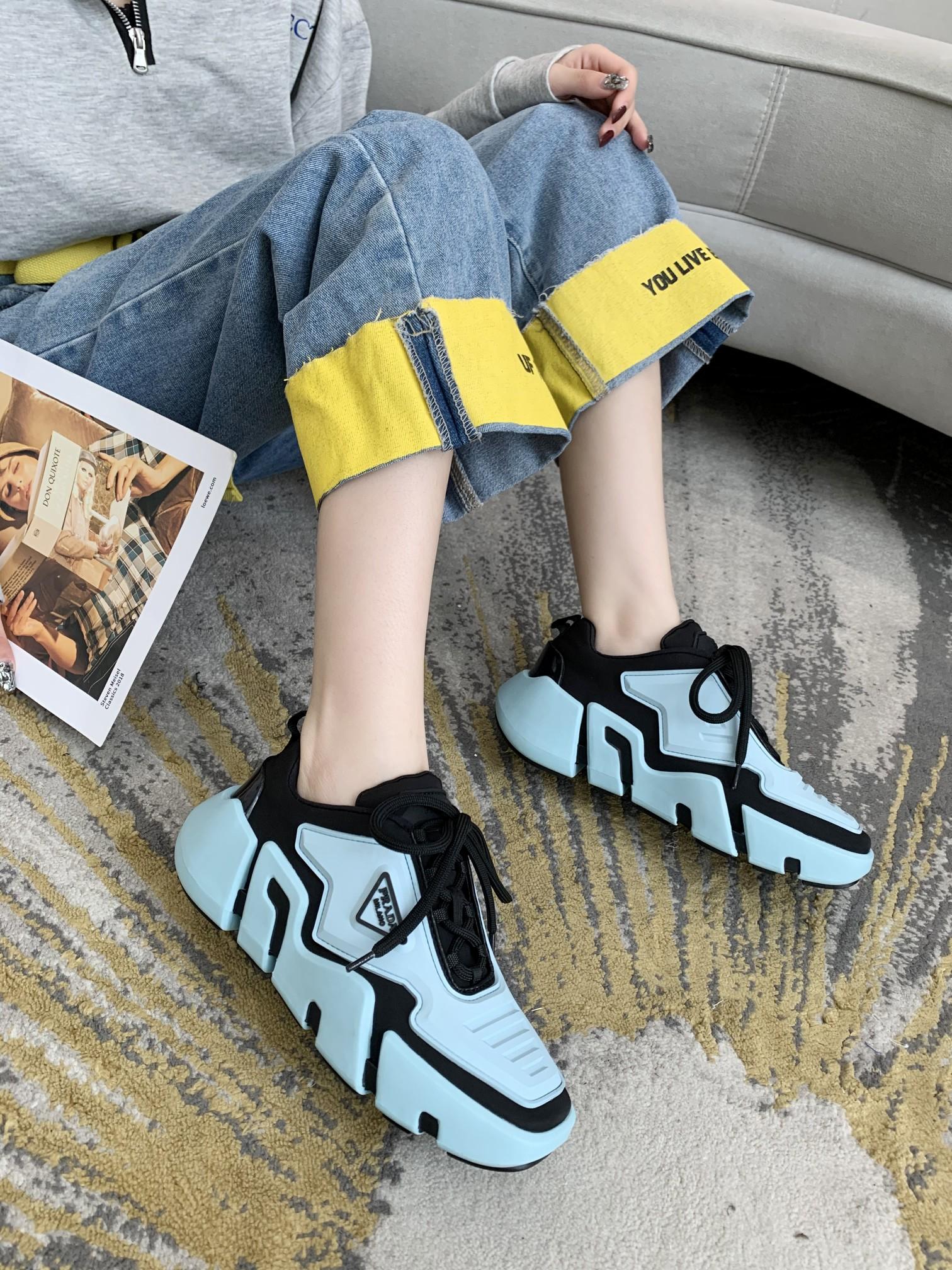 Prada Low Top sneaker 39 - vstockx