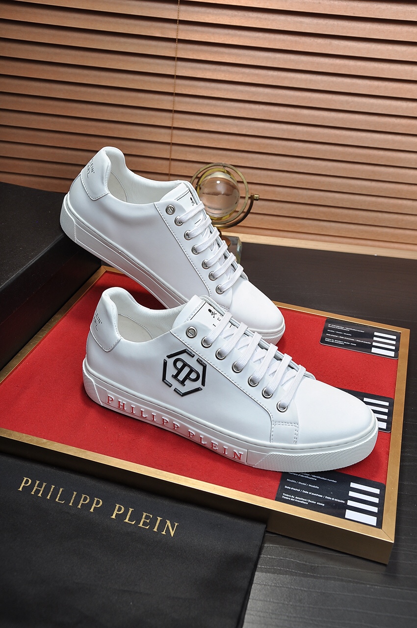 Philipp Plein Low Top Sneakers 4 - vstockx