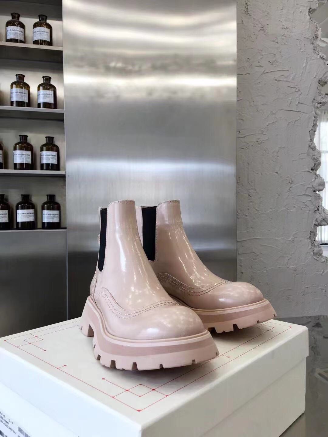 Alexander McQueen Silhouette Wander Boot Chelsea Boot Size 35-40 - vstockx