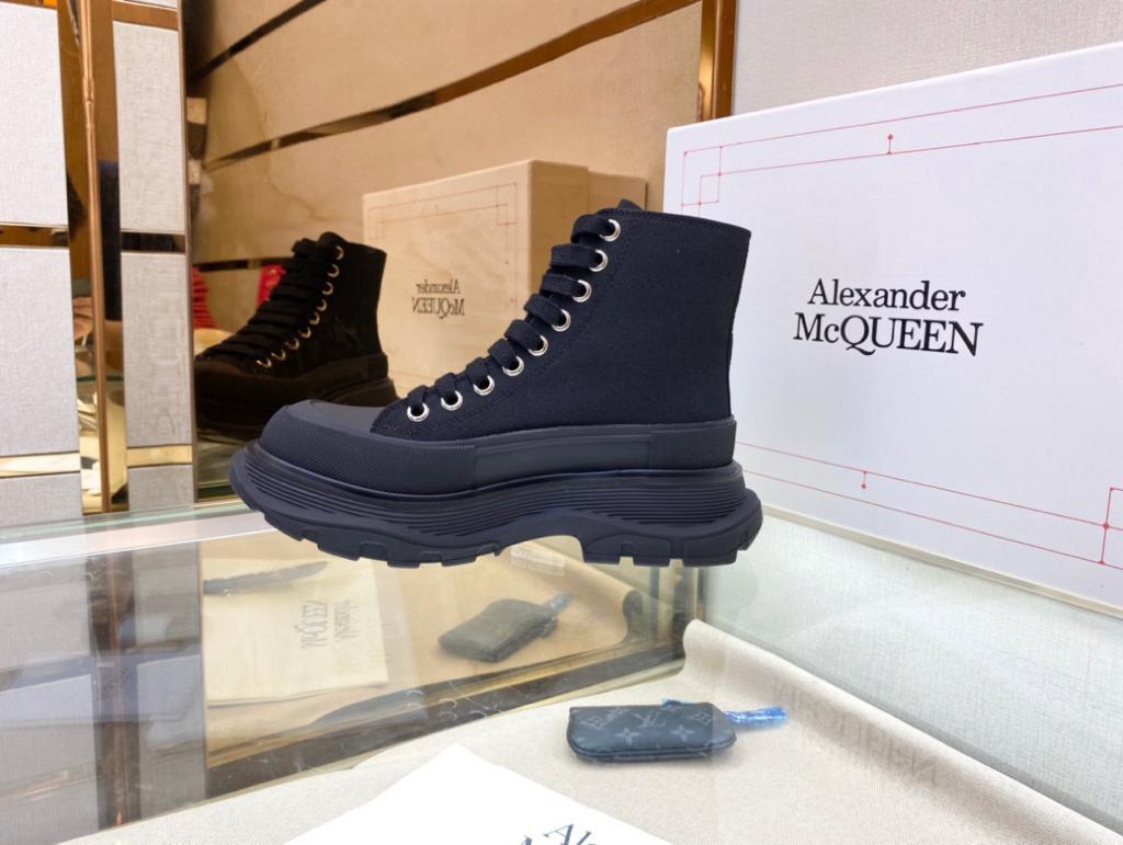 Alexander McQueen Tread Slick Lace Up Boot Black (W) - vstockx