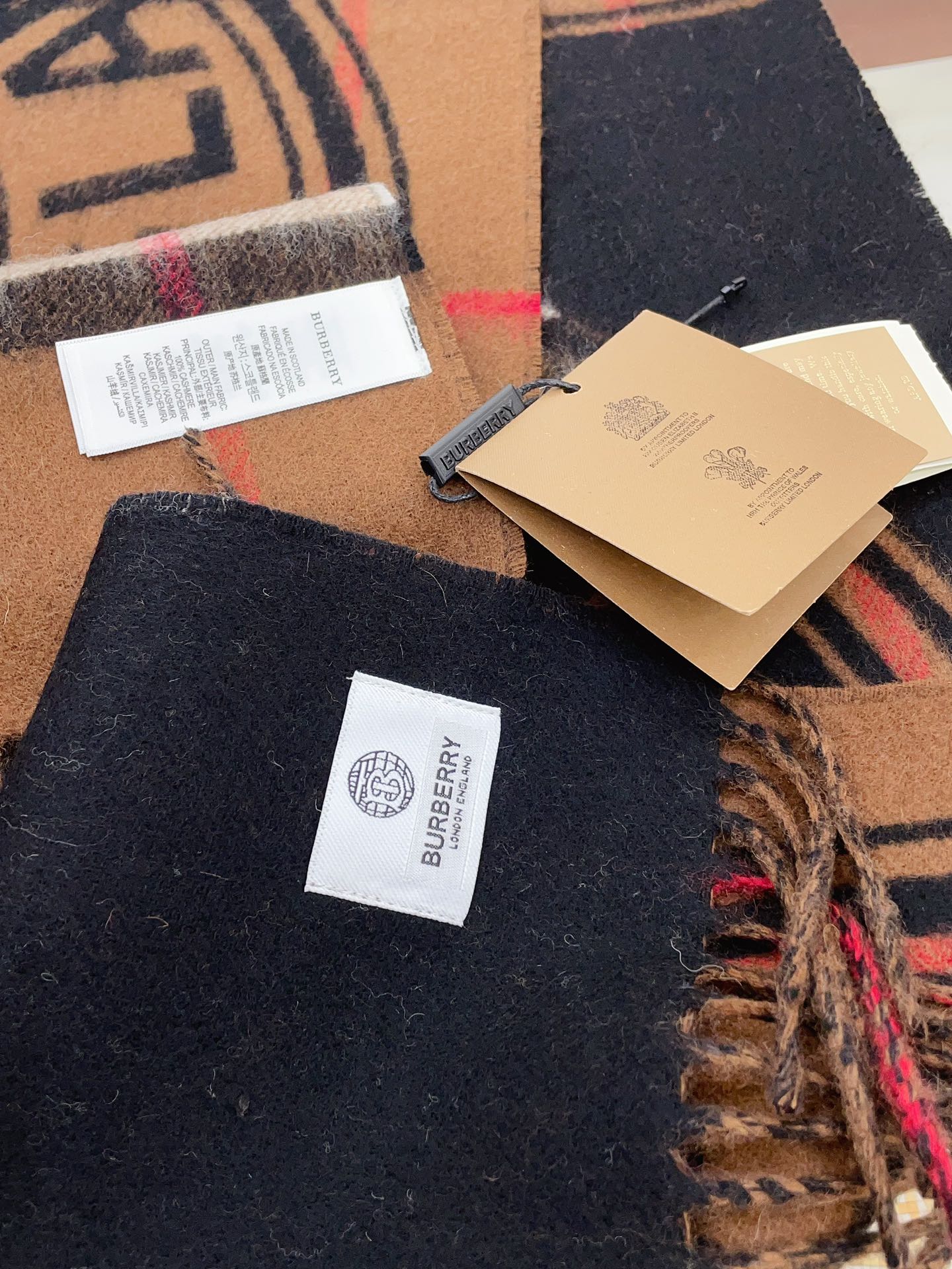 Streetwear Scarf Burberry 328789 SIZE:30*180cm - vstockx