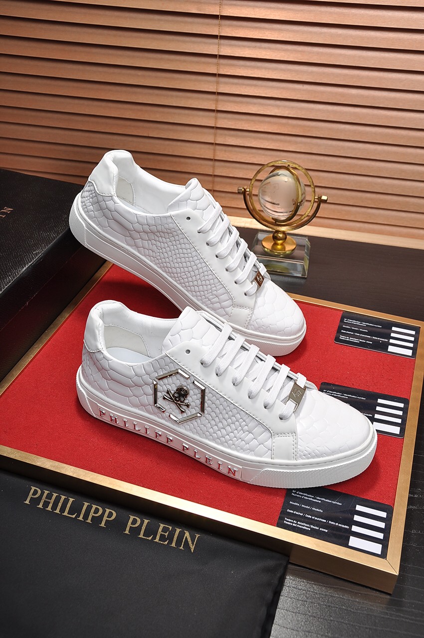 Philipp Plein Low Top Sneakers 15 - vstockx