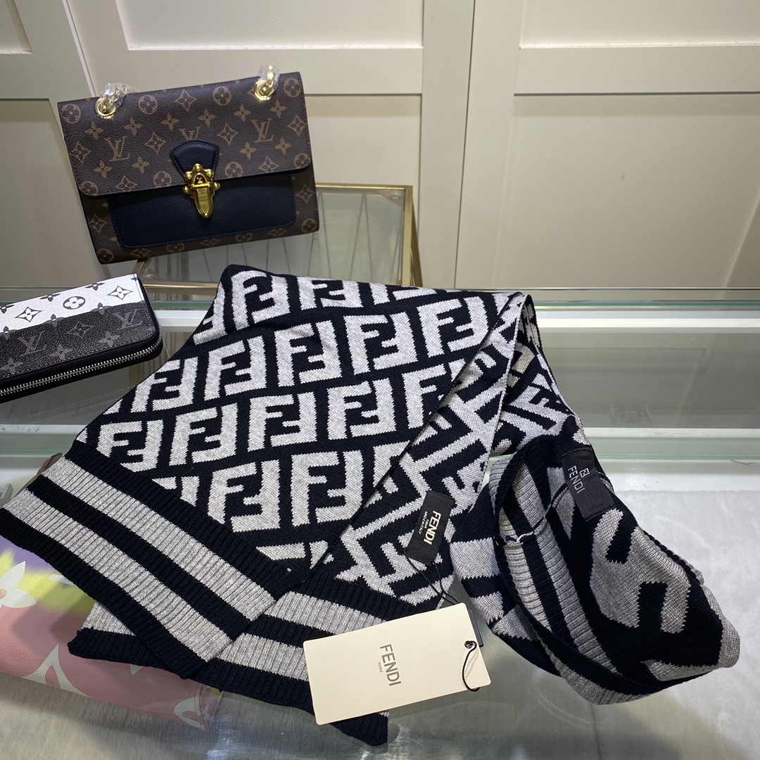 Hat & Scarf Fendi 1 - vstockx