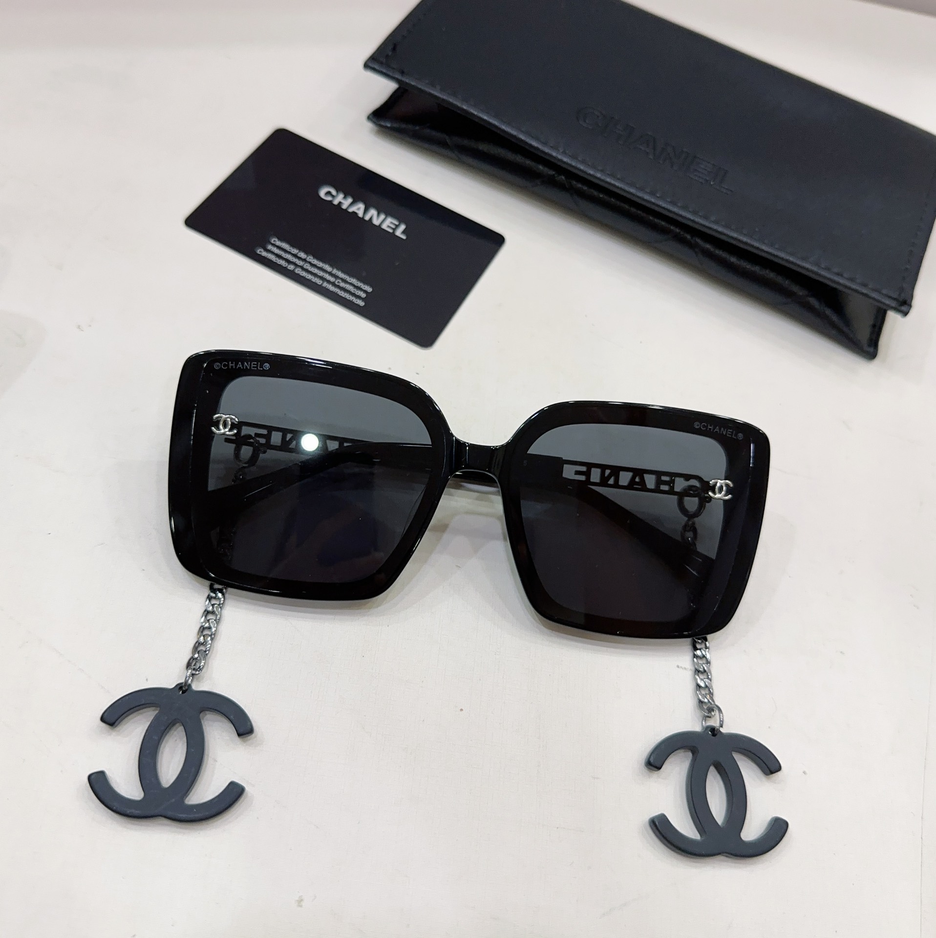 Sunglasses Chanel CH0651 - vstockx