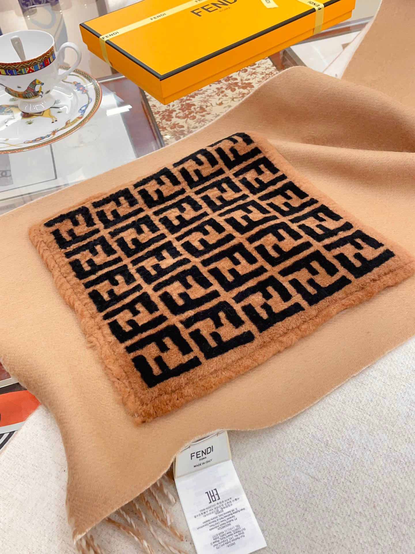 Streetwear Scarf FENDI 328835 size:38cm*210cm - vstockx