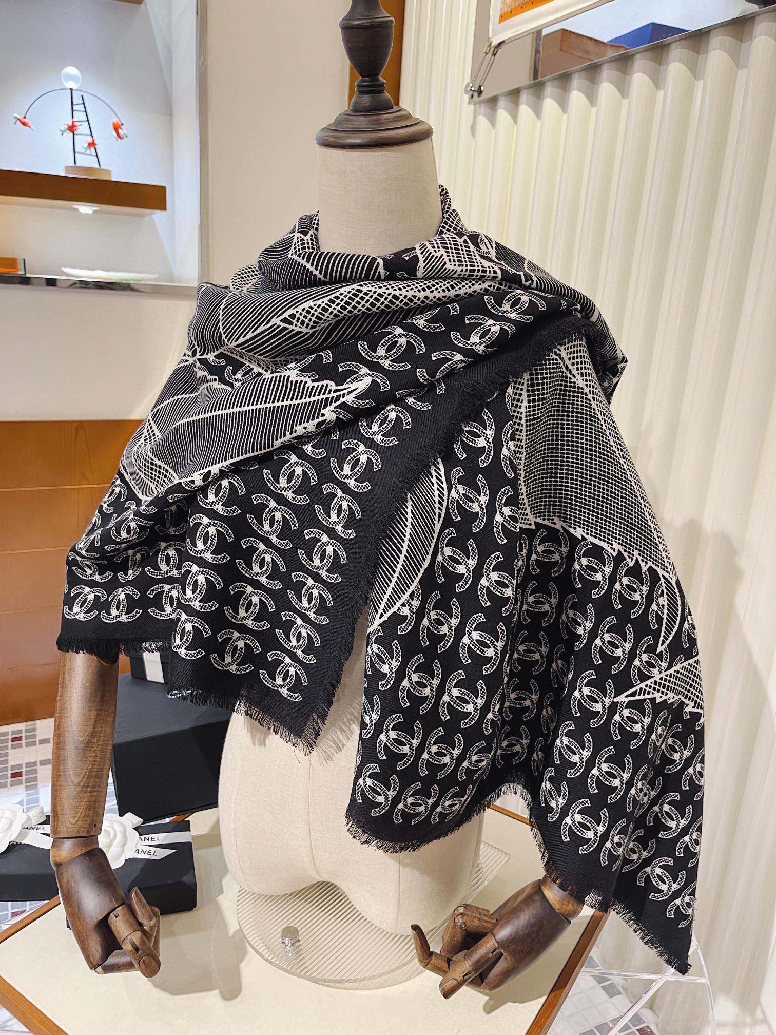 Streetwear Scarf CHANEL 328998 - vstockx