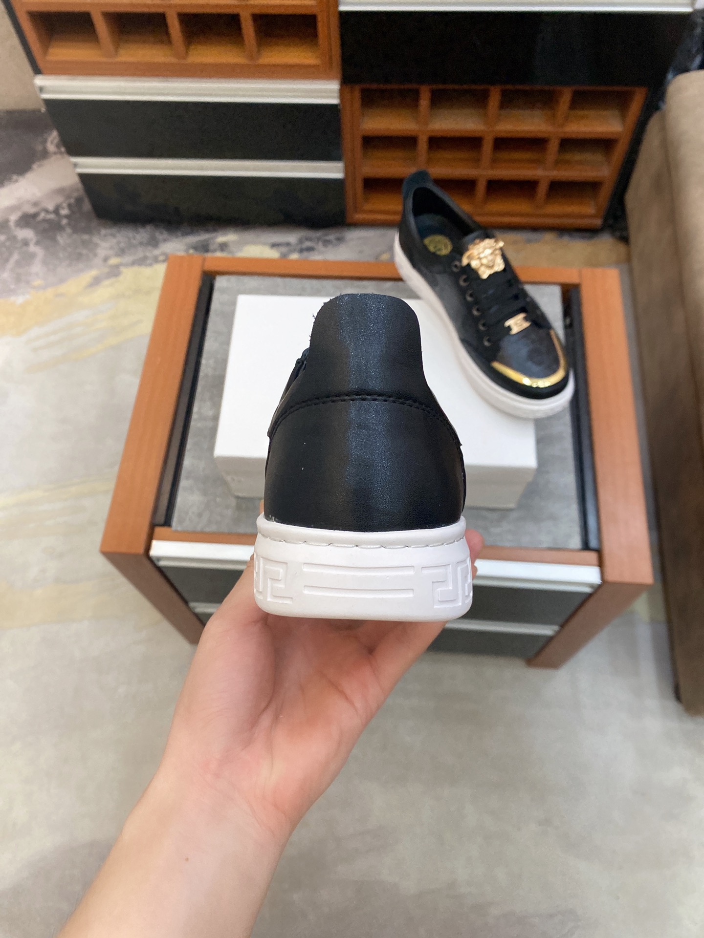 Versace Greca Sneaker 11 - vstockx