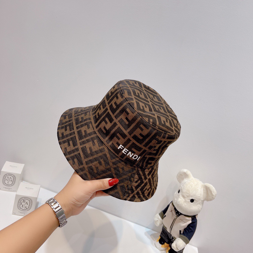 Streetwear Hat Fendi 329369 - vstockx