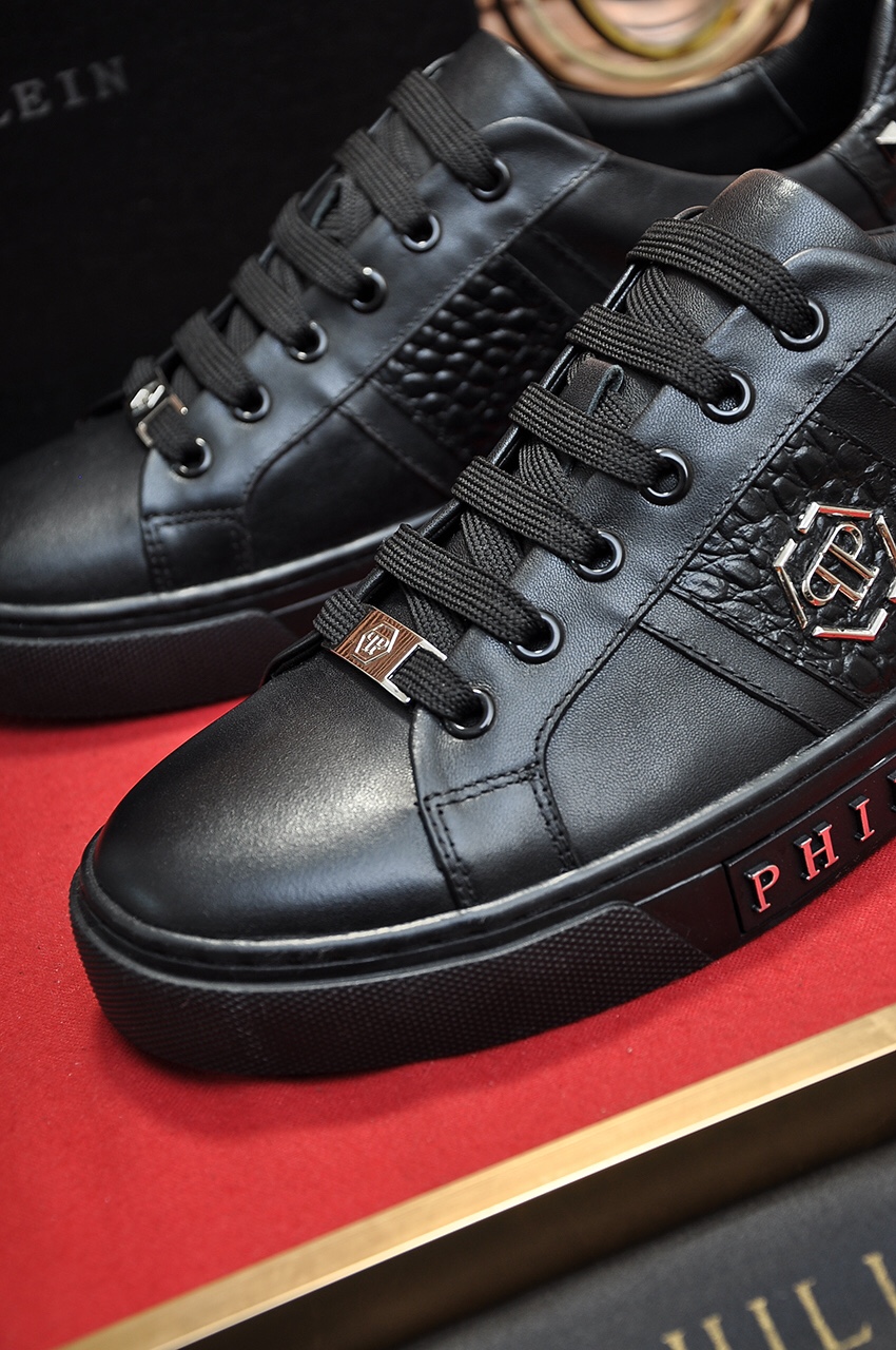 Philipp Plein Low Top Sneakers 2 - vstockx