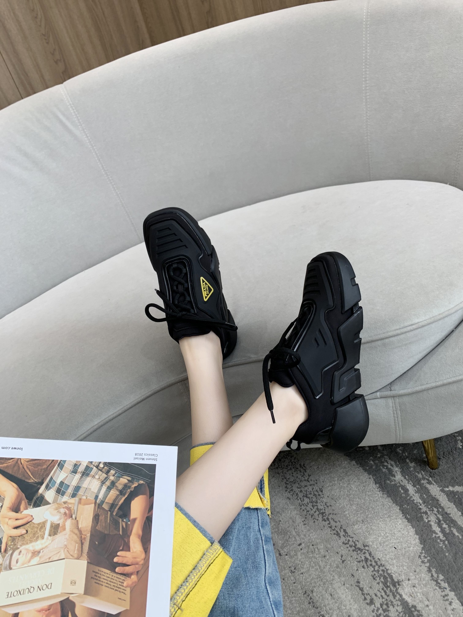 Prada Low Top sneaker 45 - vstockx