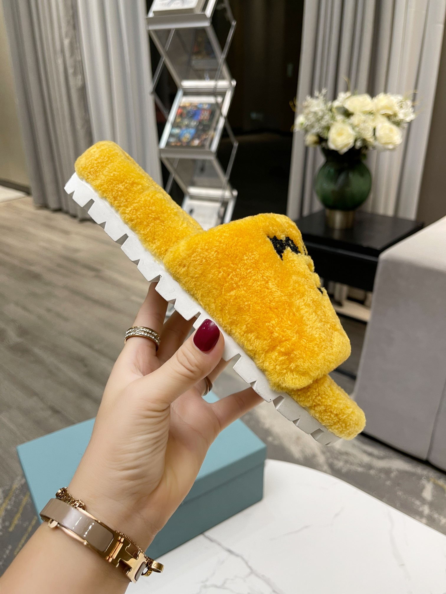 Prada Flat Sandals 7 - vstockx