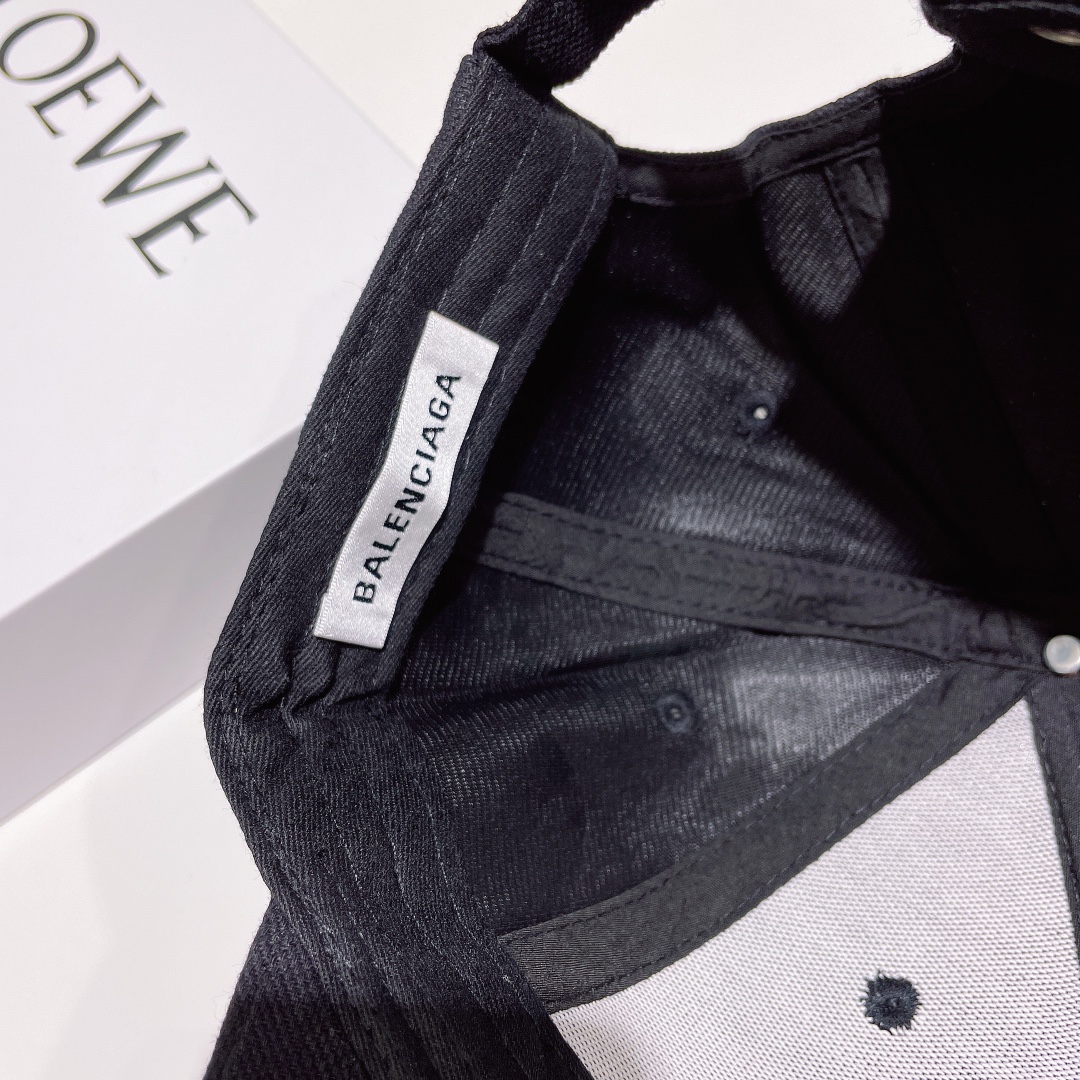 Streetwear Hat BALENCIAGA 329033 - vstockx