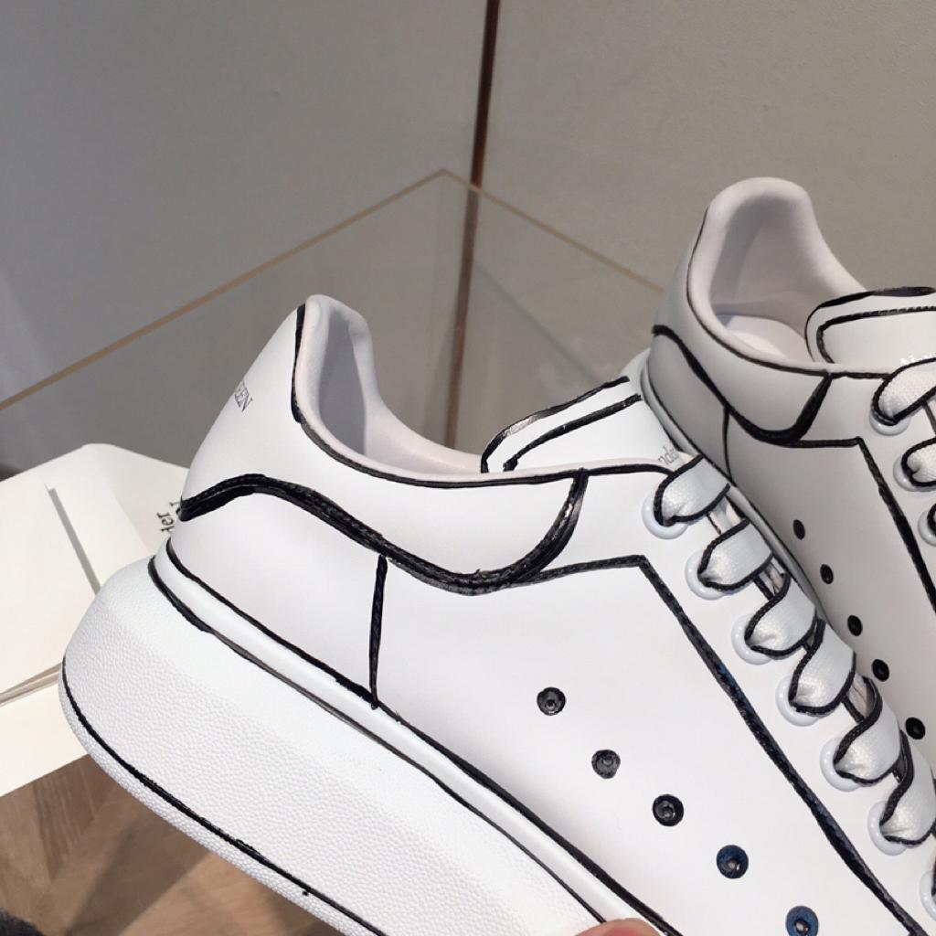Alexander McQueen Oversized White Black Outline - vstockx