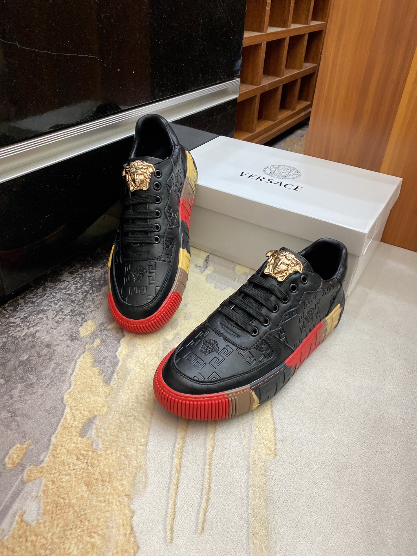 Versace Greca Sneaker 8 - vstockx