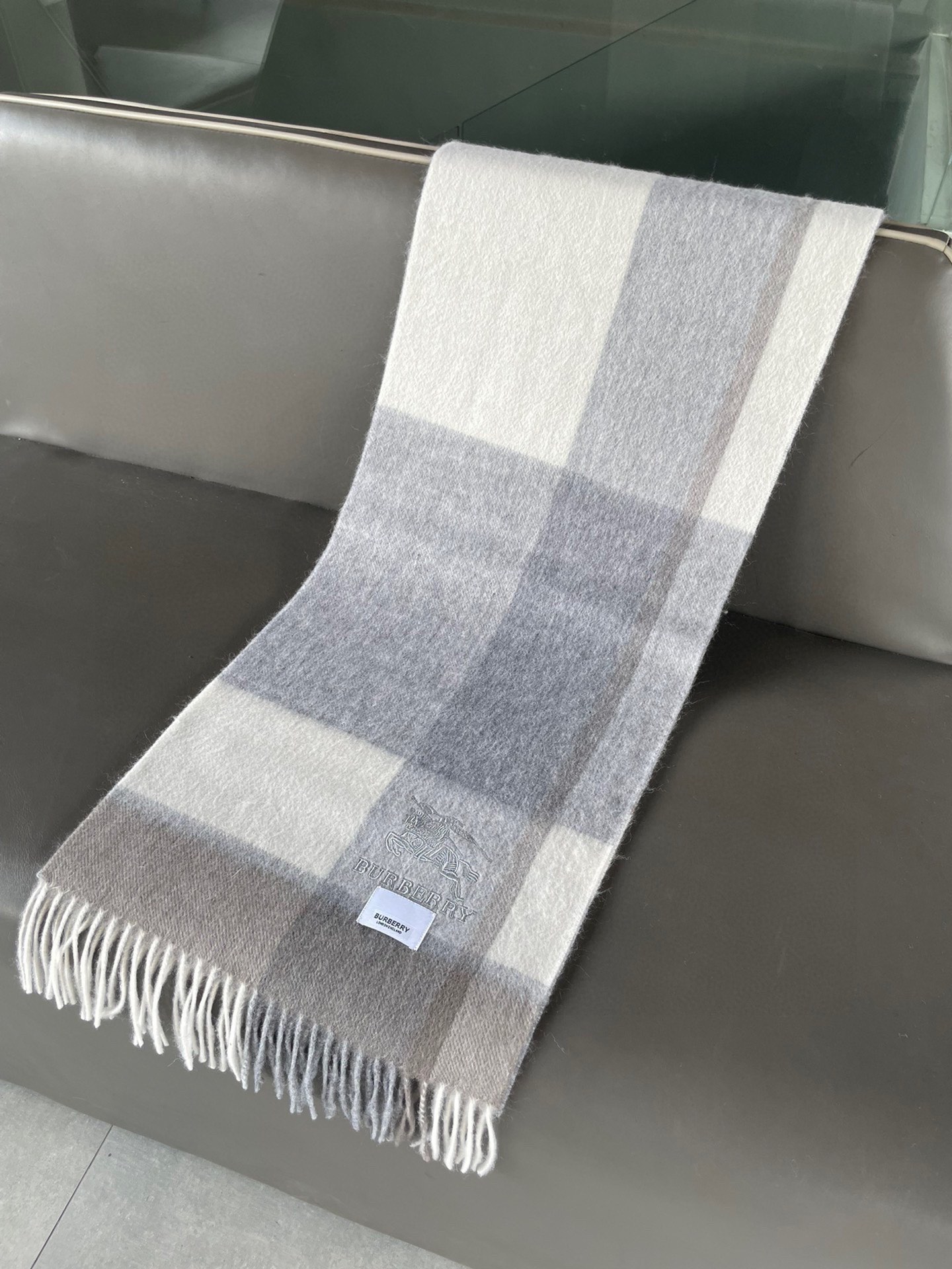 Streetwear Scarf Burberry 329092 SIZE:32*192cm - vstockx