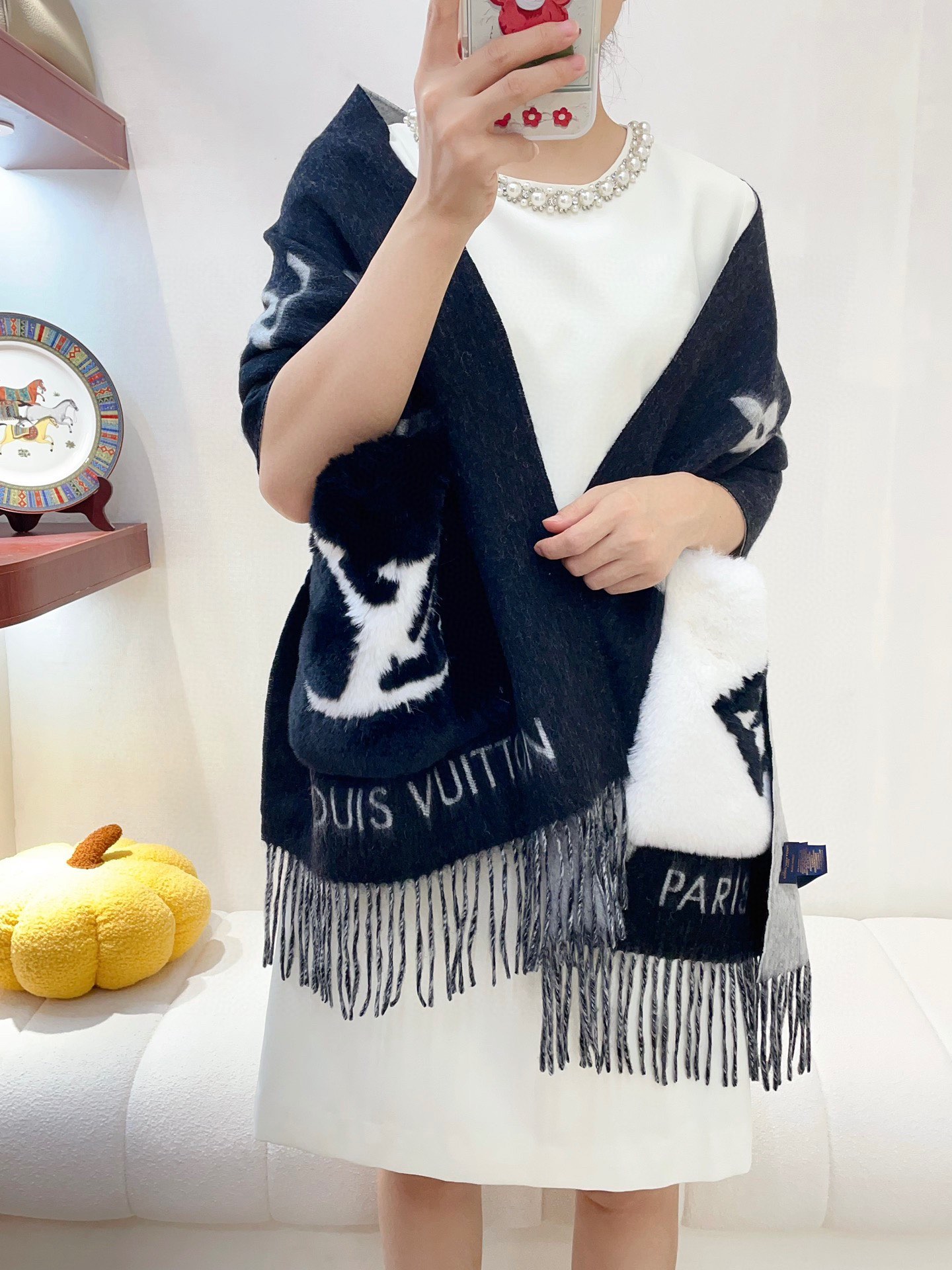 Streetwear Scarf LV 328795 SIZE:90cm*90cm - vstockx
