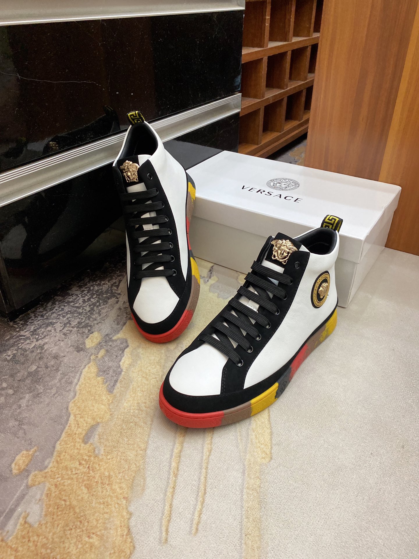 Versace Greca Sneaker 17 - vstockx