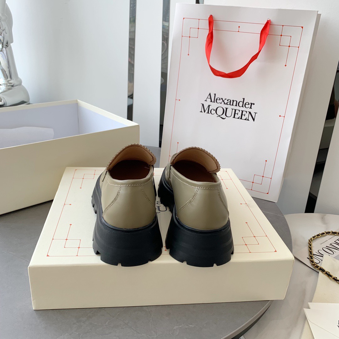 Alexander MCQueen woman is 35-40 - vstockx