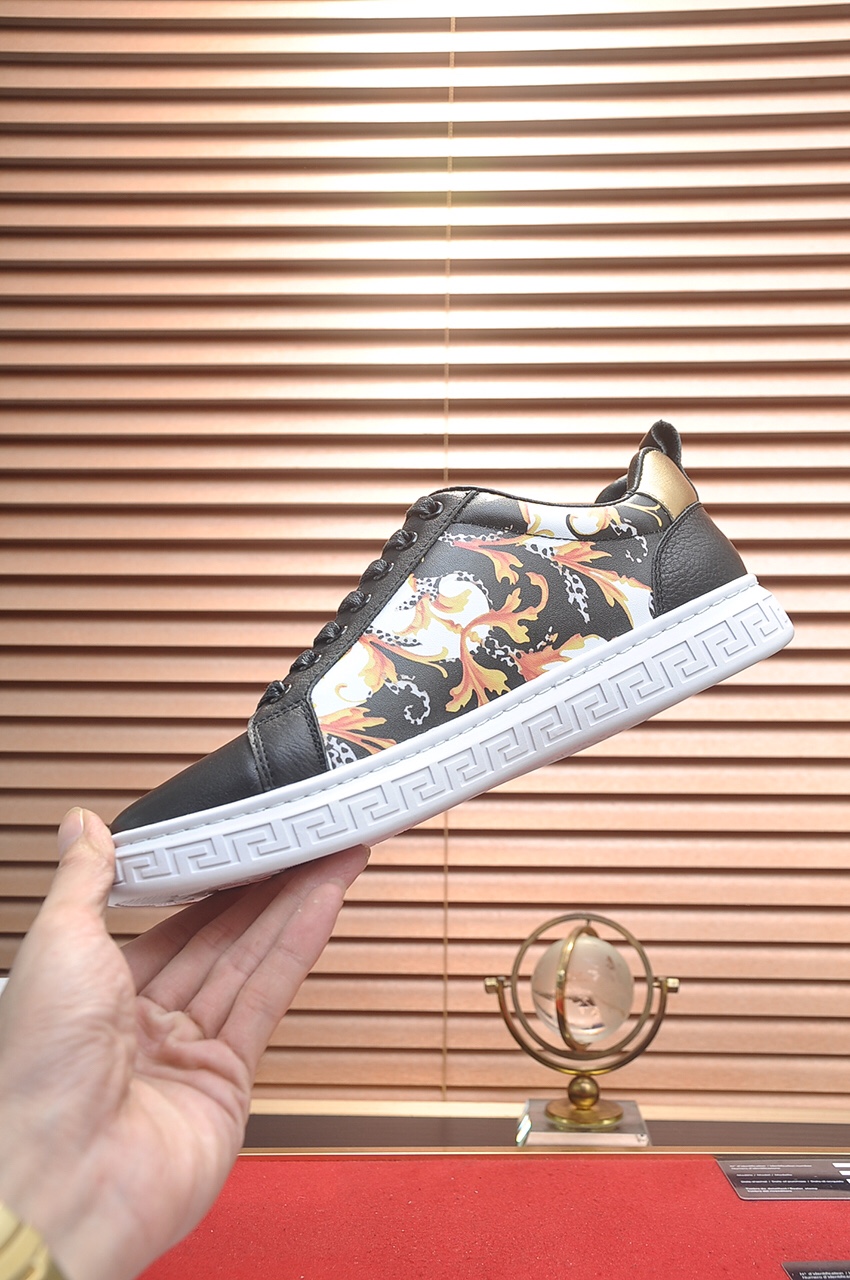 Versace Greca Sneaker 30 - vstockx