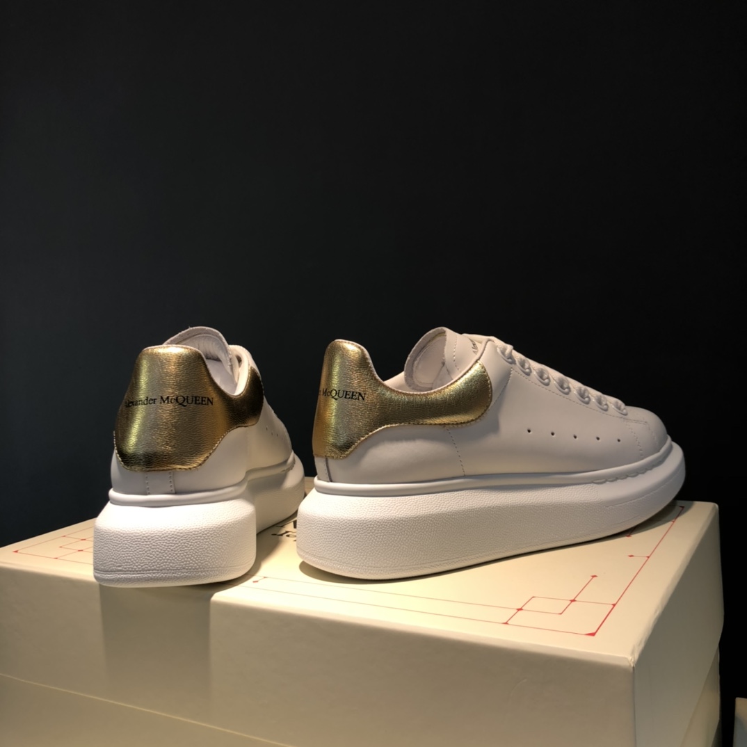 Alexander McQueen Oversized Light Gold (W) - vstockx