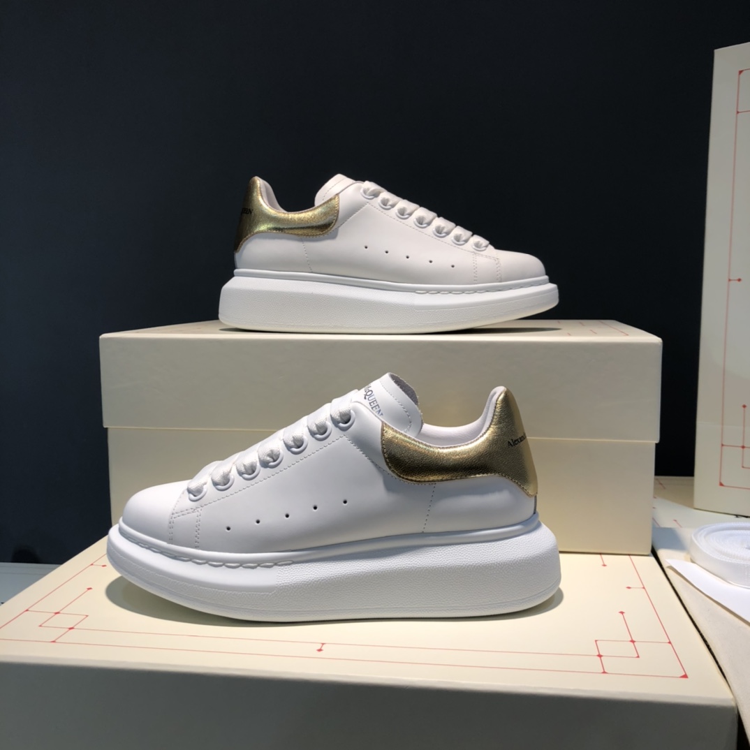 Alexander McQueen Oversized Light Gold (W) - vstockx