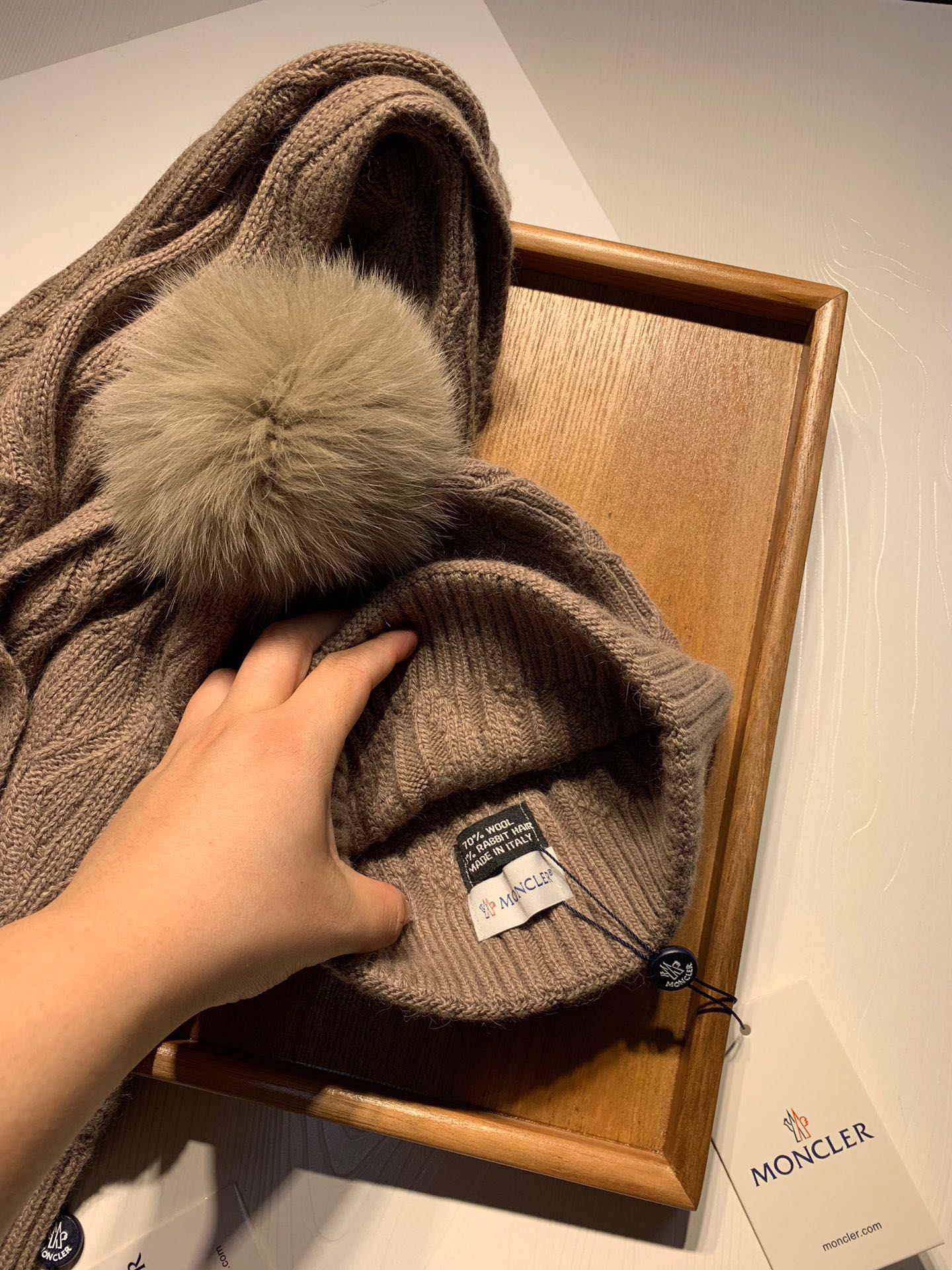 Hat & Scarf Moncler 1 - vstockx