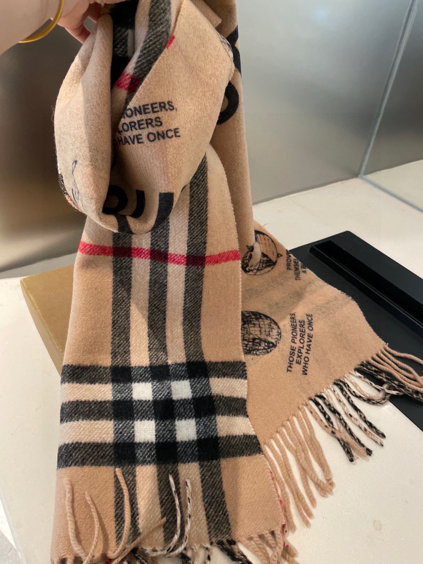 Streetwear Scarf BURBERRY 328956 SIZE:32*192cm - vstockx