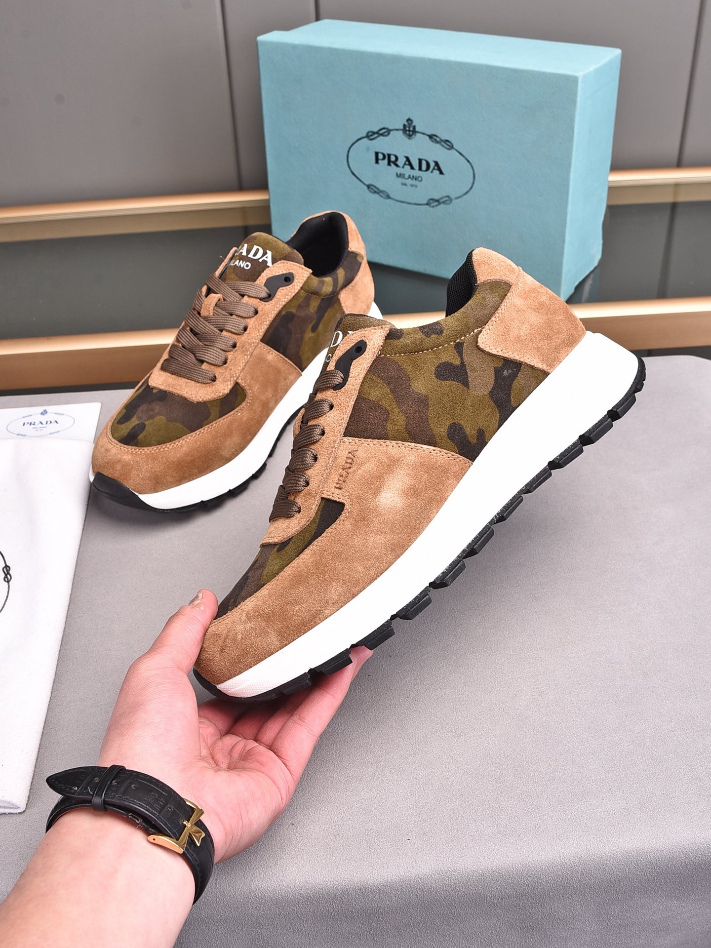 Prada Low Top sneaker 28 - vstockx